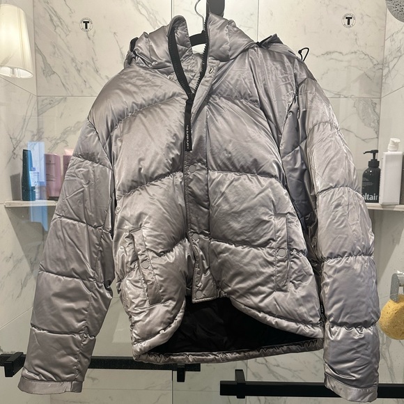 Aritzia super puff - Picture 2 of 2